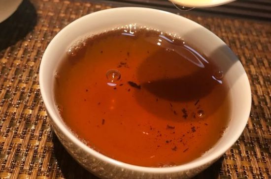 大紅袍第一泡要倒掉嗎，洗茶水需倒掉但第一泡出湯