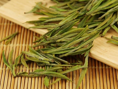 安吉白茶的功效與作用，簡單概括安吉<a href=http://www.rongxm.com/fenlei/baicha/ target=_blank class=infotextkey>白茶功效</a>