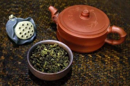 泡大紅袍、肉桂和水仙可以用一個(gè)紫砂壺嗎，可以摻一起沖泡么？