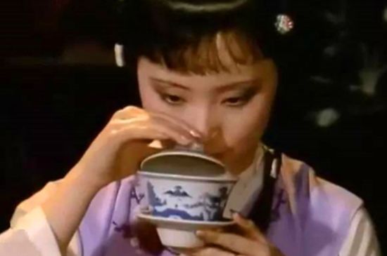 女士喝茶優(yōu)雅姿勢(shì)，女士正確喝茶姿勢(shì)禮儀