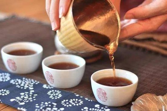 喝茶茶桌上的禮儀有哪些，泡茶待客十大禮儀不可不做！