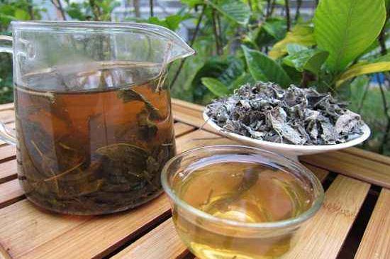 怎樣辨別莓茶發(fā)霉了，莓茶發(fā)霉和白霜的區(qū)別