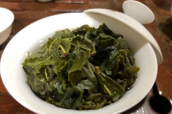 香精茶喝多了會(huì)怎么樣，茶葉加香精有什么害處？