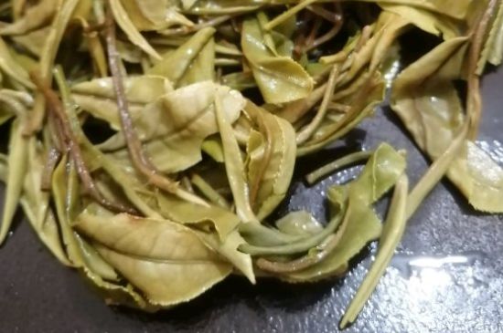 春茶上市白茶的好壞怎么區(qū)分，春白茶怎么分辨好不好？