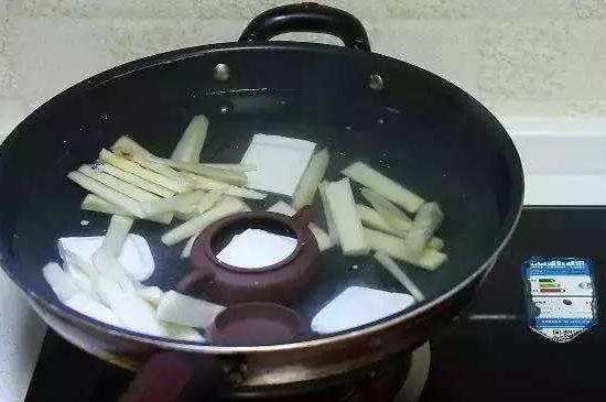 開(kāi)壺放豆腐是錯(cuò)誤的，新買的紫砂壺正確開(kāi)壺建議