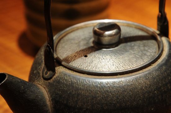 日本鐵壺怎么開壺，新鐵壺開壺方法