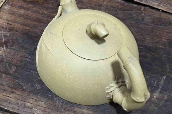 本山綠泥紫砂壺小黑點(diǎn)多嗎，真正本山綠泥會(huì)吐黑嗎？