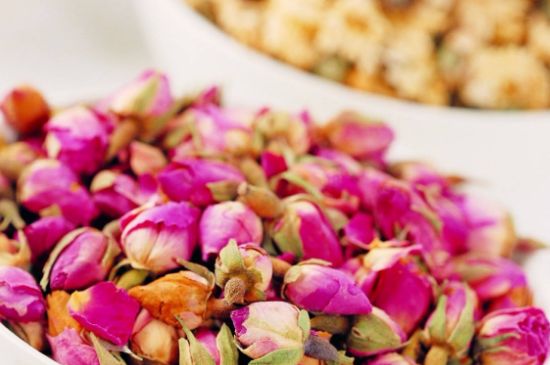 玫瑰花的最佳搭配，喝玫瑰花茶搭配什么喝好？