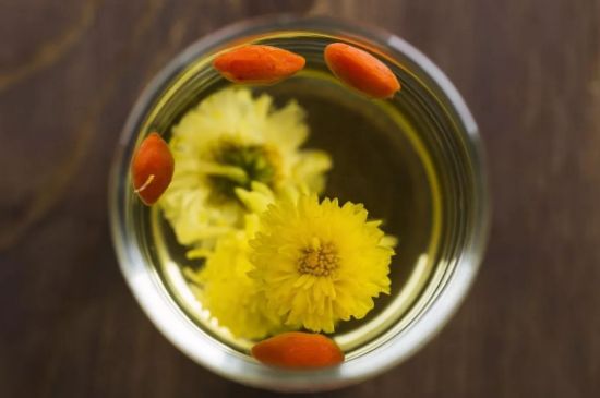 菊花茶的最佳搭配有哪幾樣，菊花茶和什么搭配喝效果好？