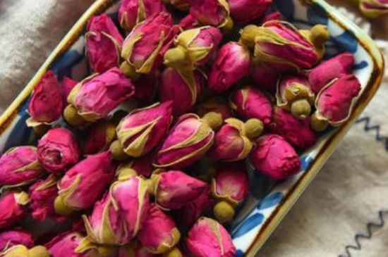 干玫瑰花泡水放幾顆，玫瑰花泡水一次放幾朵？