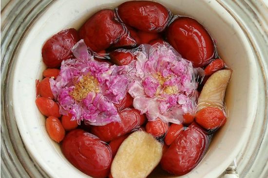 喝玫瑰花茶能祛斑嗎，玫瑰花茶有祛斑的功效嗎？