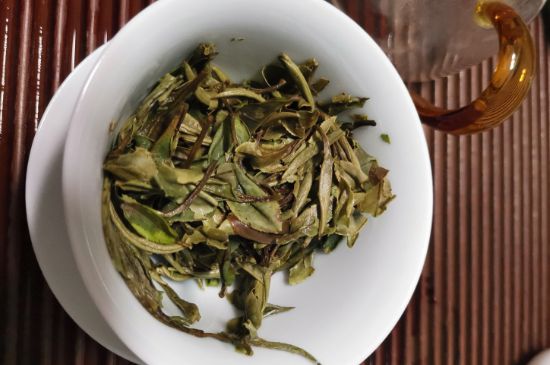 7年壽眉和2年白牡丹哪個好，老白茶壽眉與白牡丹的口感區(qū)別