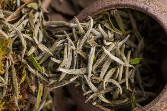 福鼎白茶要喝老的嗎，為什么喝白茶要喝老茶存新茶？