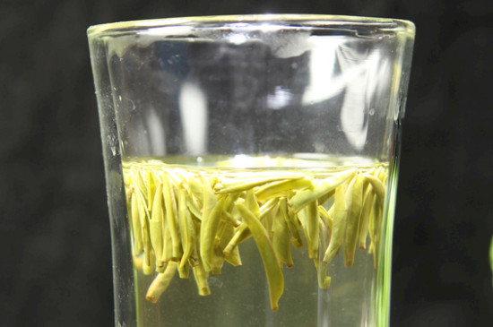 竹葉青茶泡不立起來怎么回事，竹葉青茶怎么泡立起來