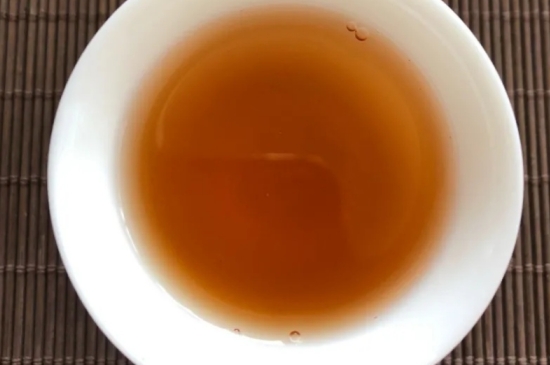 老白茶上火還是去火？夏季喝煮的老白茶會(huì)容易上火！