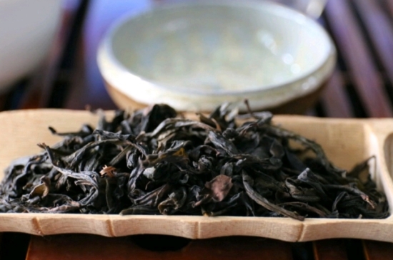 長(zhǎng)期喝巖茶會(huì)上火嗎？巖茶這樣喝了容易上火！