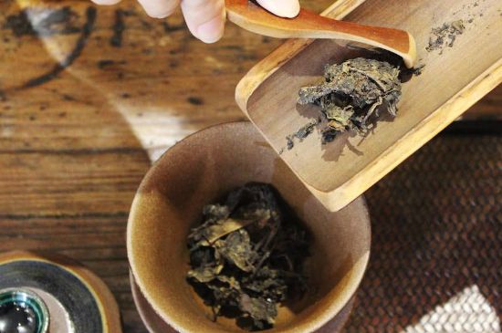 茯磚茶與普洱茶哪個(gè)好，茯茶和普洱茶口味區(qū)別