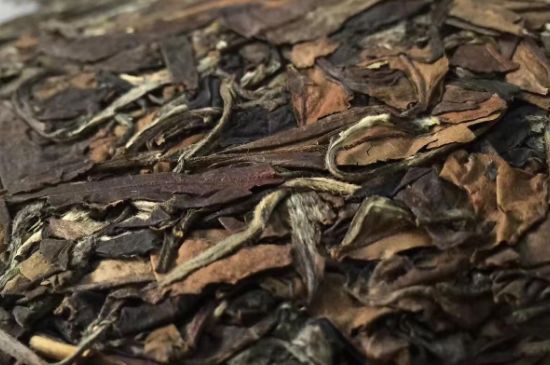 福鼎白茶要喝老的嗎，為什么喝白茶要喝老茶存新茶？