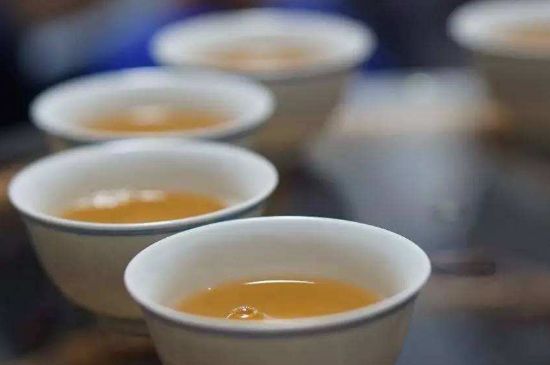 茯磚茶與普洱茶哪個(gè)好，茯茶和普洱茶口味區(qū)別