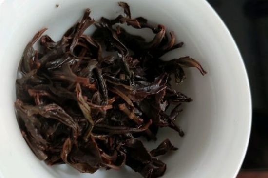 正山小種喝起來苦澀有點(diǎn)酸對(duì)嗎，正山小種發(fā)酸有害嗎