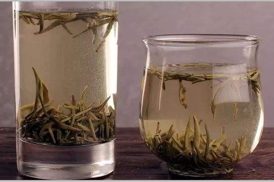 西湖龍井茶毫和發(fā)霉區(qū)別圖片，長霉的龍井茶葉會(huì)是什么樣？