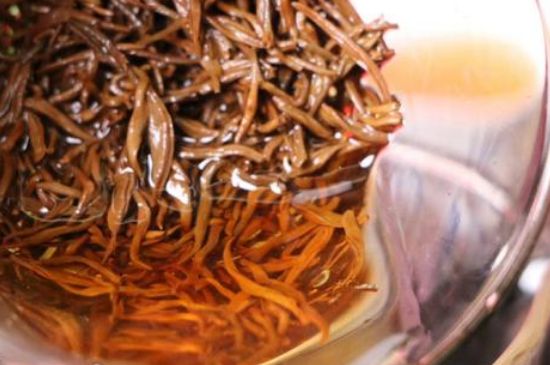 300塊錢(qián)的金駿眉能喝嗎，兩三百多金駿眉和一千多區(qū)別