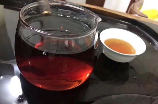 黑茶排濕毒的身體表現(xiàn)，喝黑茶排毒反應癥狀