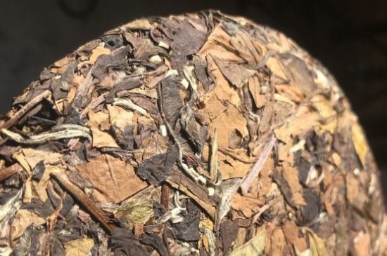 7年壽眉和2年白牡丹哪個好，老白茶壽眉與白牡丹的口感區(qū)別